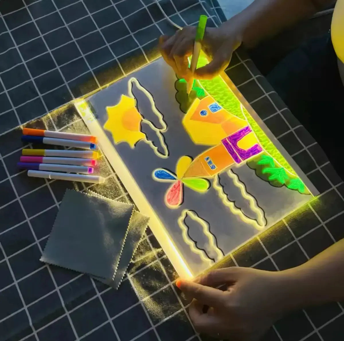 Kit Dibuja y Brilla ✨🎨 · Pizarra Mágica LED 2x1 para Niños